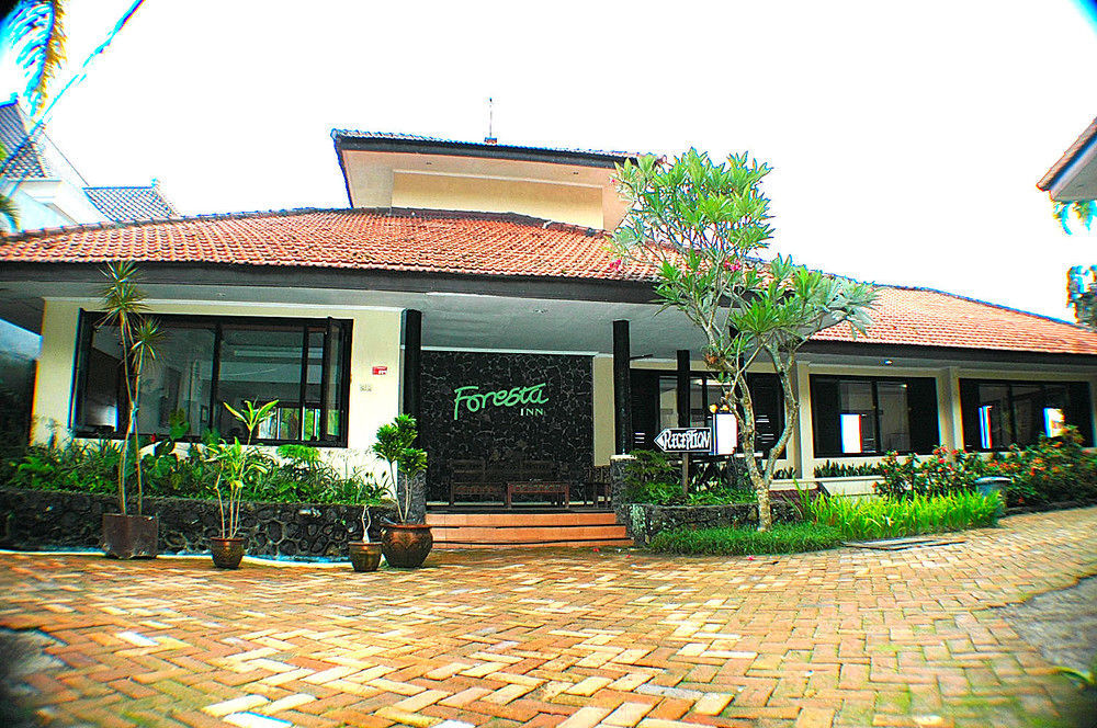 Foresta Inn Family Resort Prigen Buitenkant foto