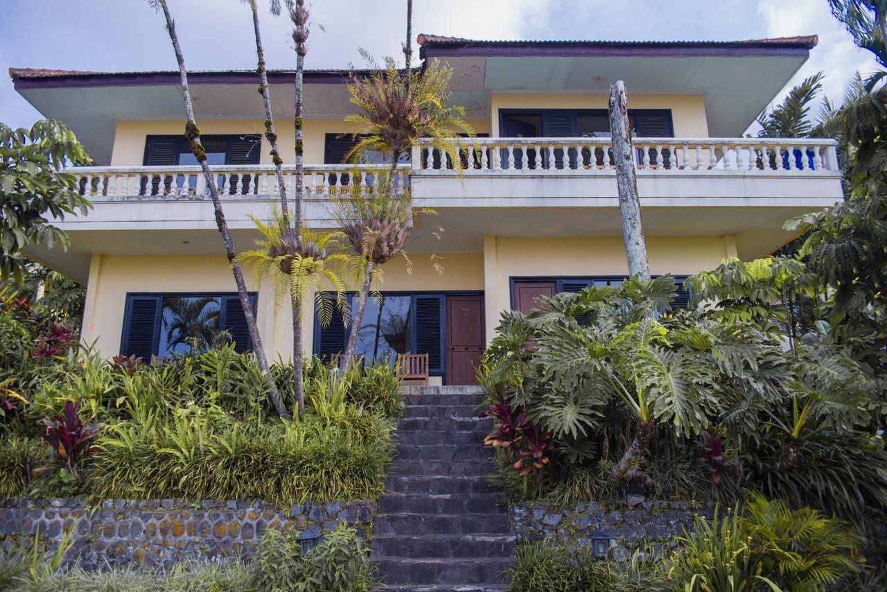 Foresta Inn Family Resort Prigen Buitenkant foto